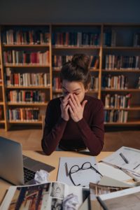 woman-tired-on-laptop